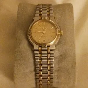 Gucci | Accessories | Gucci Vintage Collection 900m Quartz  display picture 3